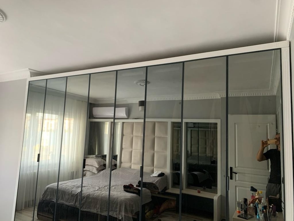 ÖZEL ÜRETİM DESENLİ MDF REFLEKTE FÜME CAM ÖMÜRLÜK KALİTEDE.