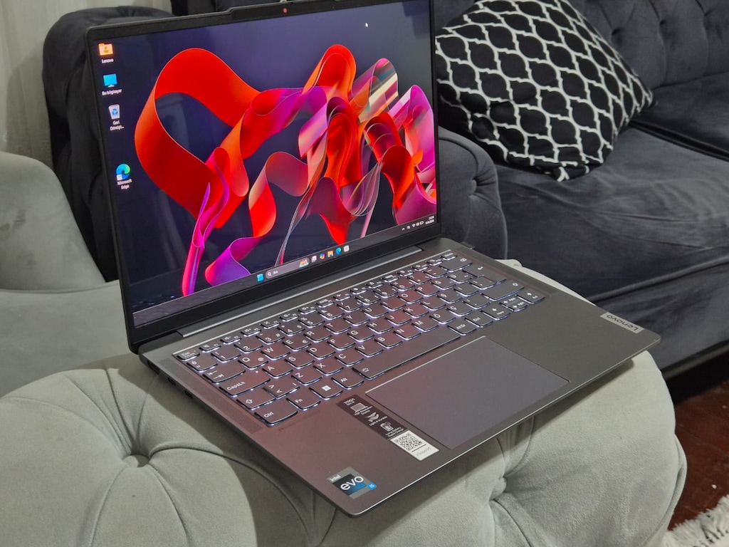 CAM GİBİ OLED EKRANLI GARANTİLİ LENOVO YOGA SLİM 6İ