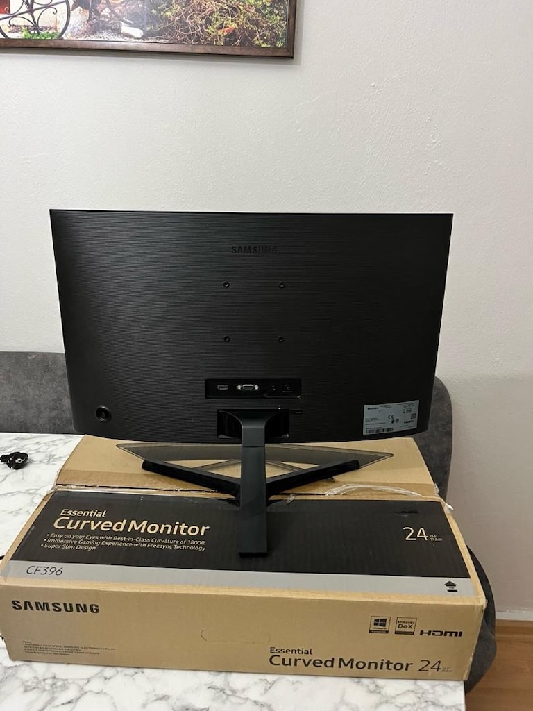 Samsung 24" Curved (Kavisli) Temiz Monitör - Kutulu/Sıfır Ayarında - 3