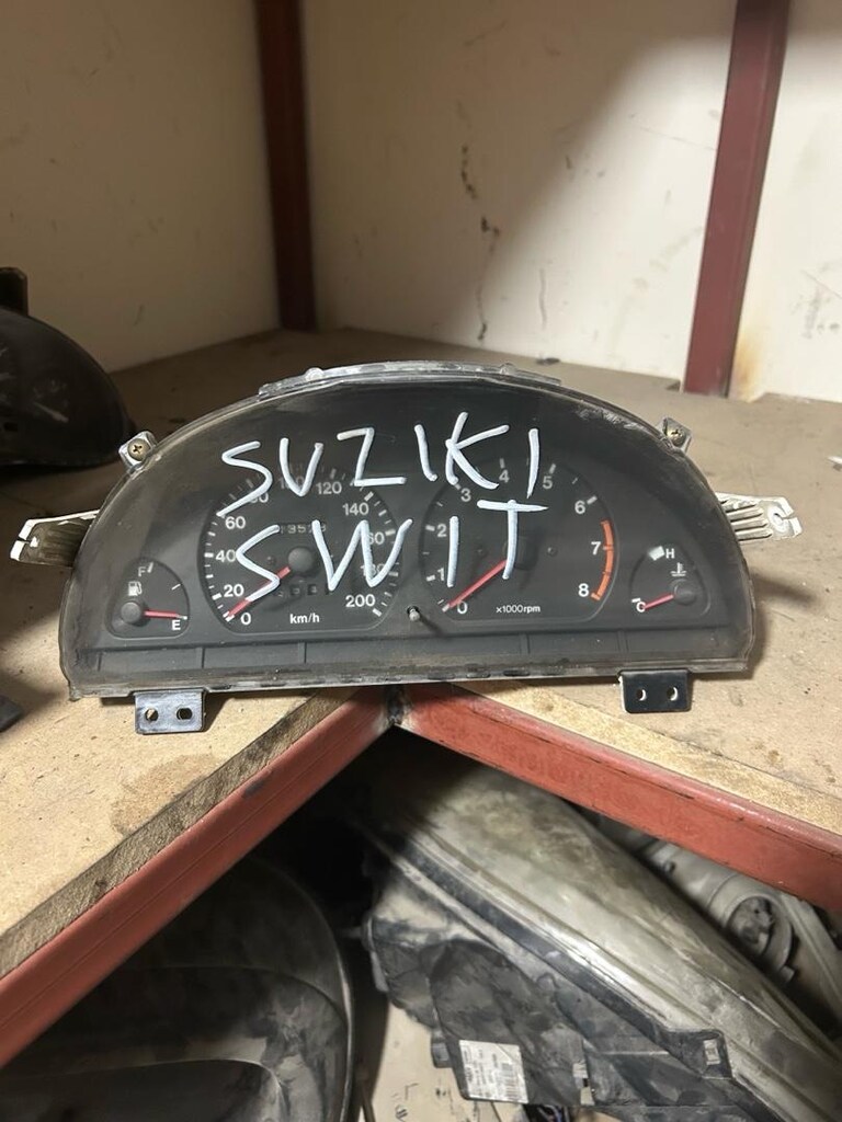 Suzuki swift gösterge paneli - 2