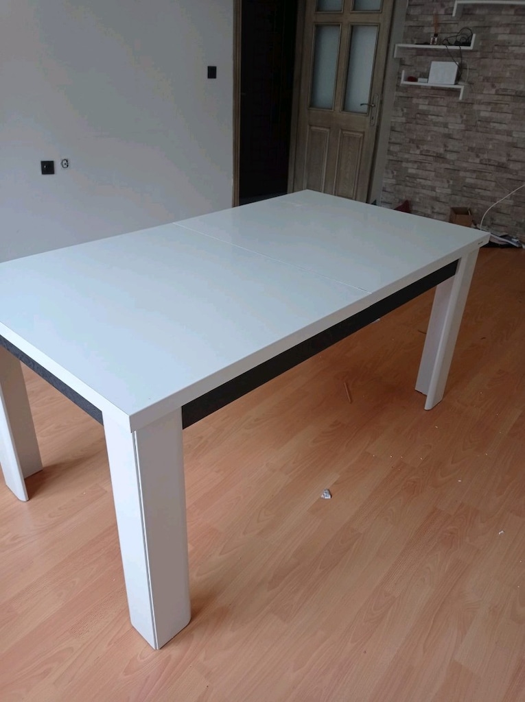 masa 2 adet sandalye var - 3
