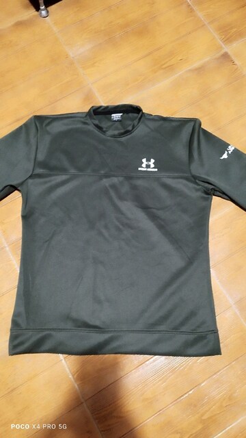 #Under Armour dalgıç kumaş likralı sweat Eni çekilince 58 Boyu 70??