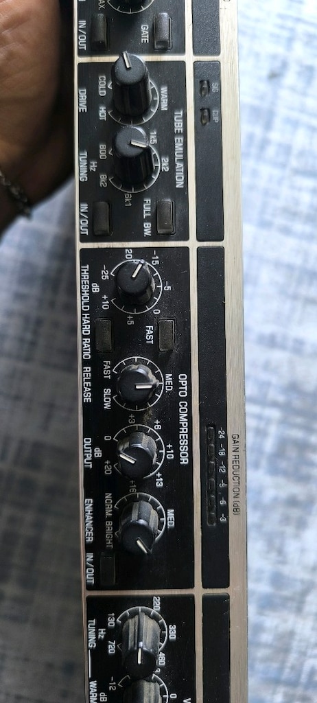 behringer prosesör VX2000 - 5