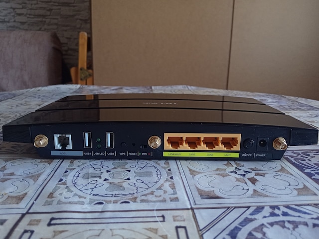 TP-Link N600 Wireless Dual Band Gigabit ADSL2+ Modem Router (TD-W8980) - 4