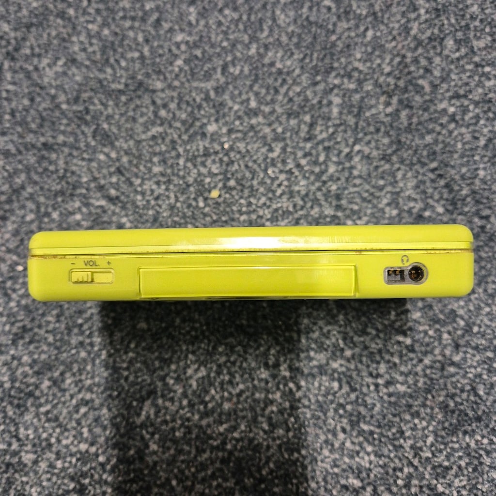 Nintendo DS Lite Lime Green + Hard Case - 8