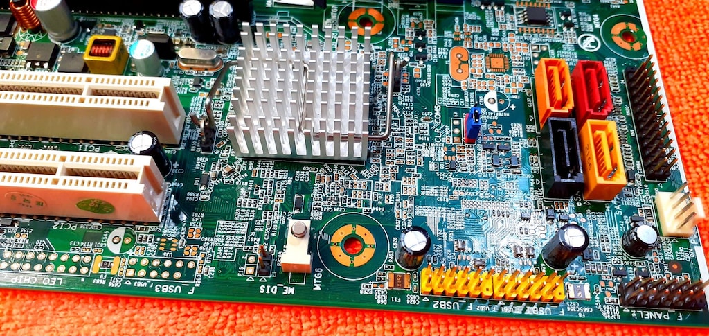Lenovo ThinkCentre IS6XM M91p LGA 1155 Anakart - 8