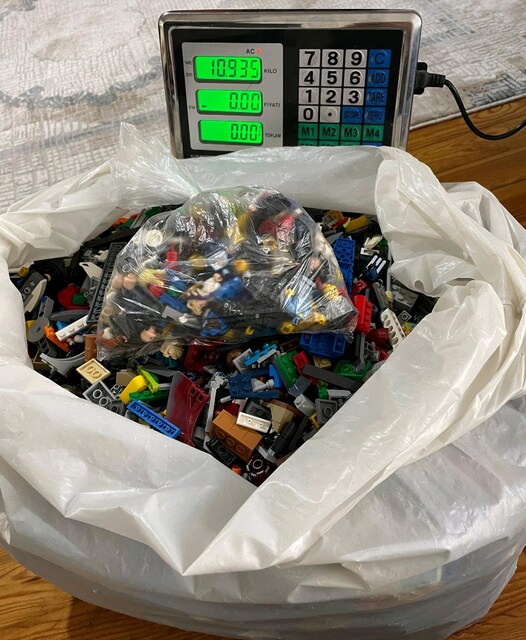 10.900 kilo lego figürlerde var içinde