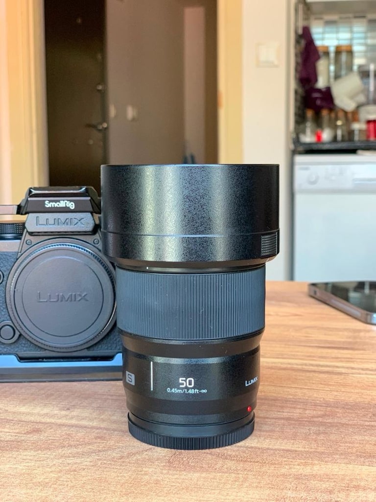 Panasonic Lumix S5IIX + Lumix S 50mm f/1.8 + SmallRig Cage - 8