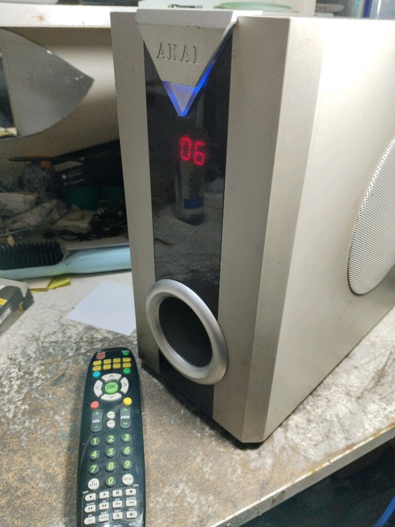 AKAİ - SS 4100 MARKA VE MODEL NUMARALI TEMİZ KUMANDALI 5+1 SES SİSTEMİ - 8