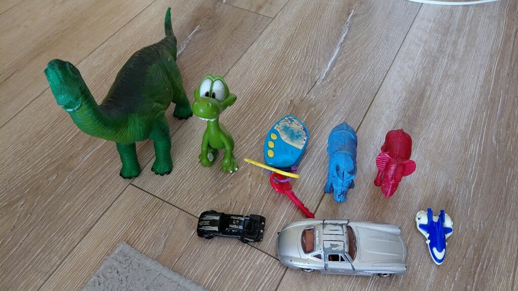 2 adet dinozor oyuncak