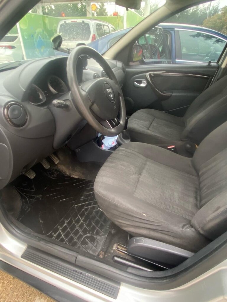 Dacia DUSTER 1.5 Laurate - 6