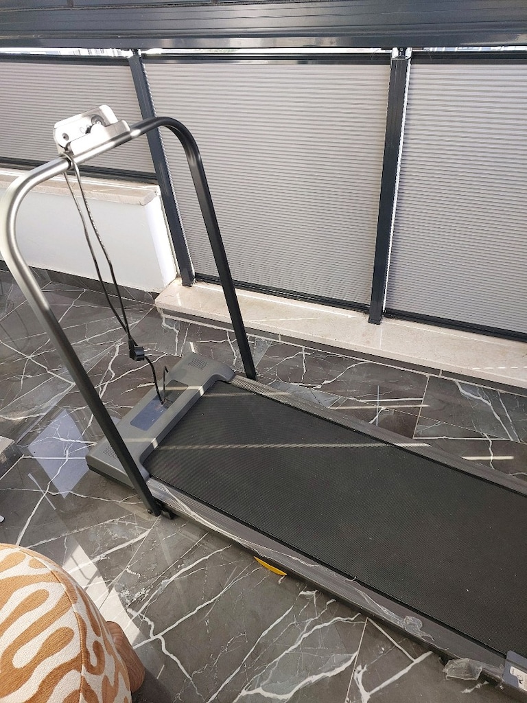 sıfır ayarında katlanabilen bluetoothlu eğim özelliği olan koşu bandı - 9