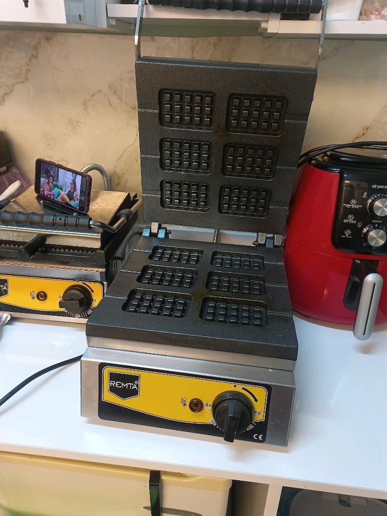 Remta Profesyonel 6'lı Çubuk Waffle Makinesi – Sorunsuz Çalışıyor İlan - 5