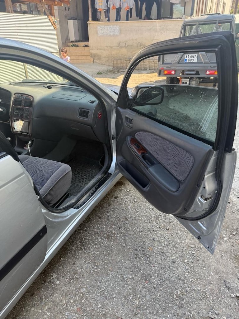 Toyota avensis 2.0 - 11