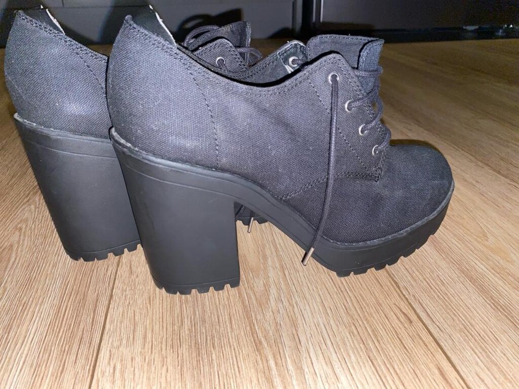 H&M Siyah Kalın Topuklu Bağcıklı Bot 40 Numara Sıfır