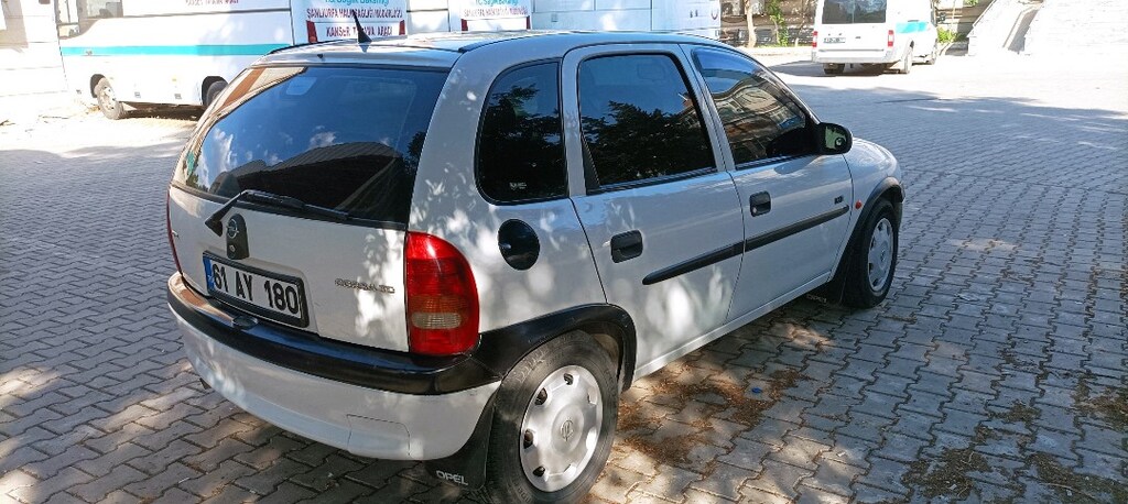 temiz bakımlı Corsa b - 19