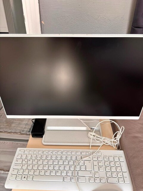Lenovo IdeaCentre AIO 3 Ryzen 5 7430U – 23.8” Full HD