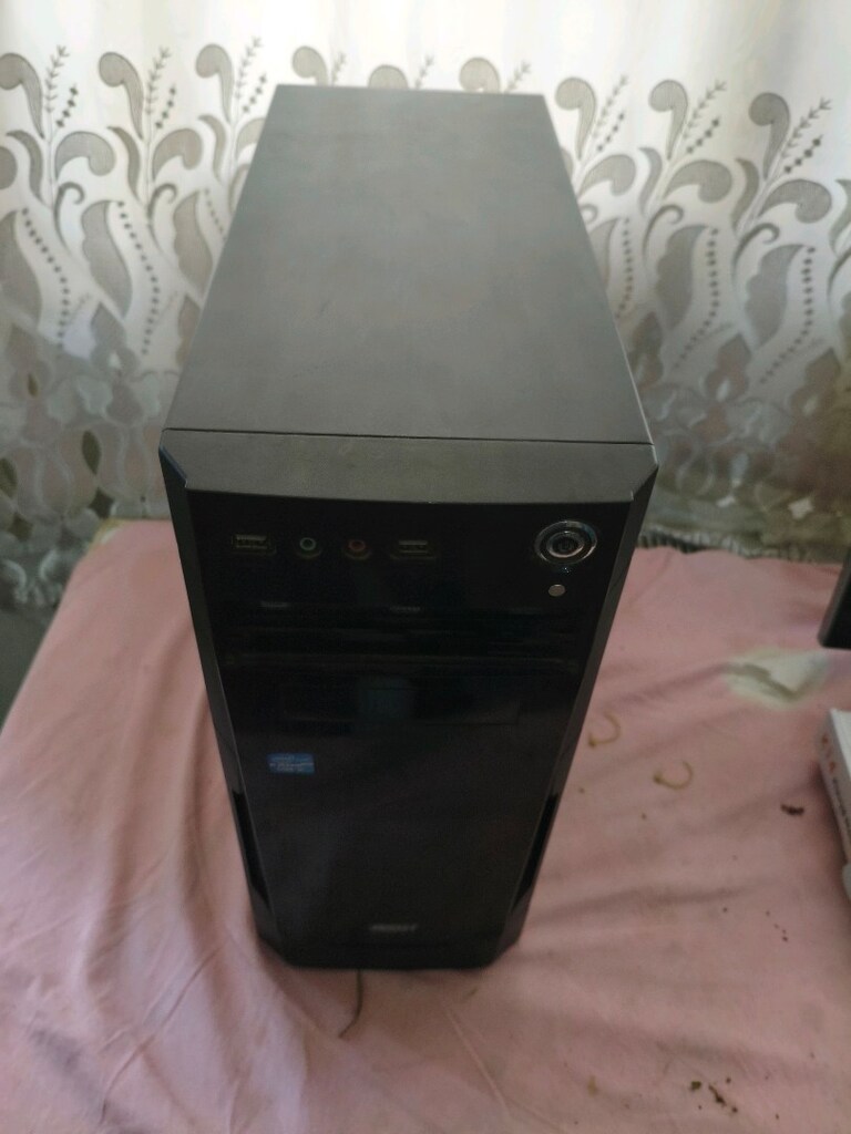İ5 3570 3.80 GHz 8 GB ram 4 GB harici ekran kartı 4+4 çekirdekli i - 4