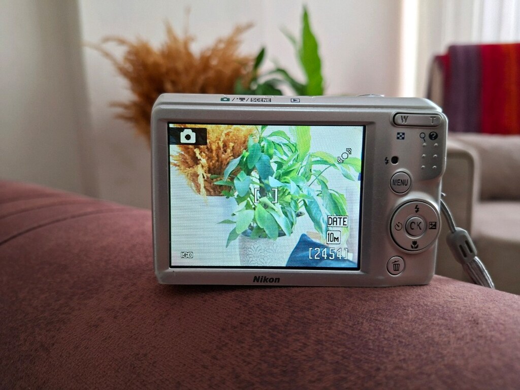 Nikon Coolpix L20 Dijital Fotoğraf Makinesi 10.0 Megapiksel 3.6X Zoom - 16