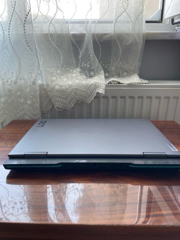 Lenovo LOQ 15IRH8 | i5-12450H | RTX 4050 | 8 GB RAM | 512 GB SSD - 15