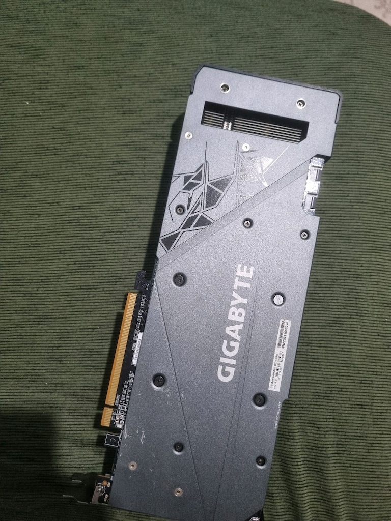 GIGABYTE RX 6800 GUVENLIK ETIKETLI - 2