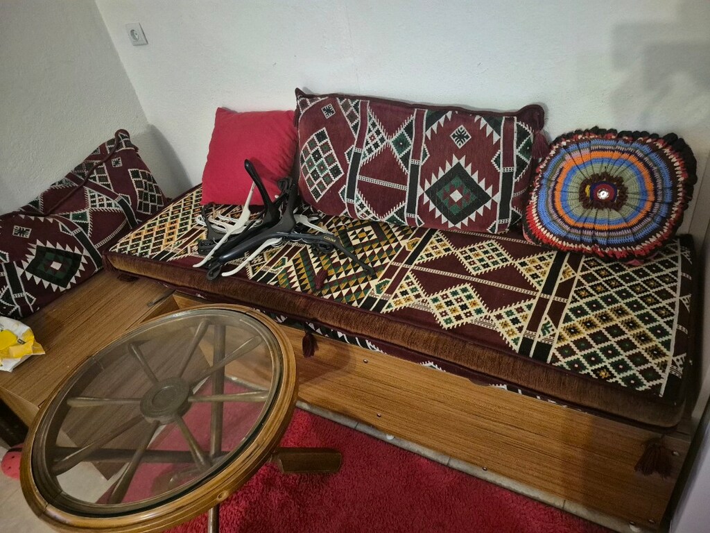Sedir sandıklı sağlamdır üzerindeki minderleriyle birlikte verilecek - 3