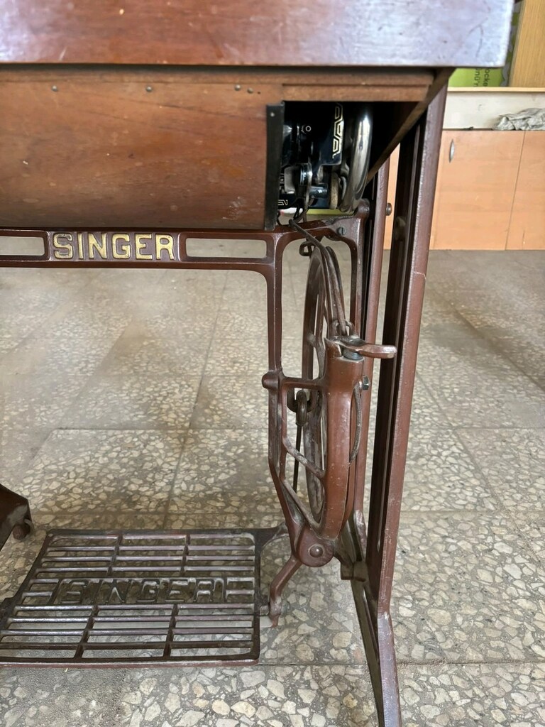 Singer dikiş makinesi masası ile birlikte - 16