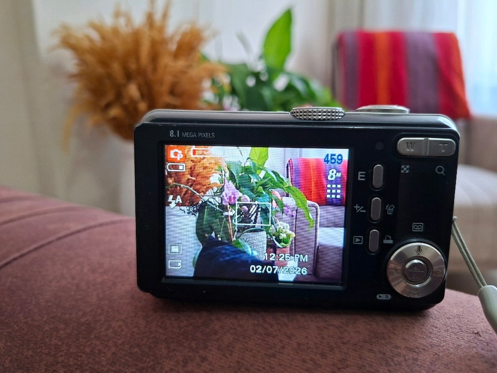Samsung S830 Dijital Fotoğraf Makinesi 8.1 Megapiksel 3x Zoom Siyah - 7