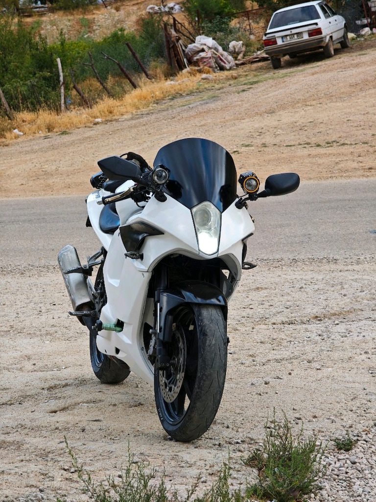 araba takaslı racing motor GT 250 R