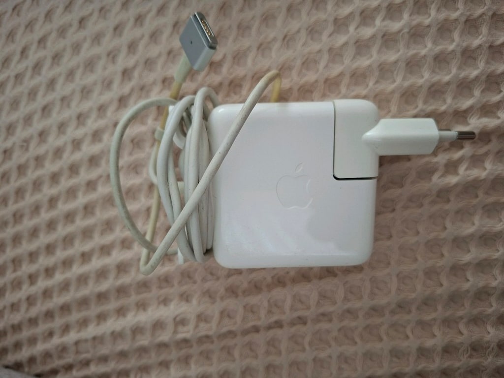 Macbook Pro 13 inç 2015 İ5 8GB RAM 120GB SSD - 12