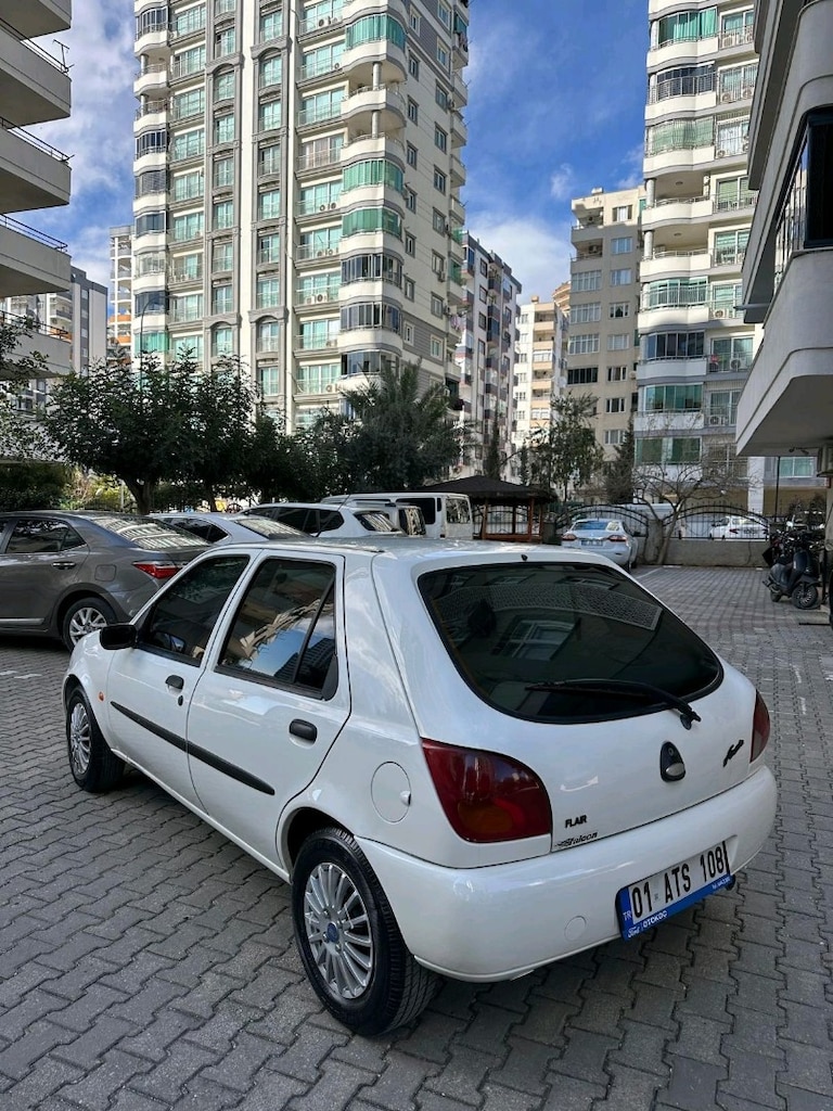 Beyaz Ford Fiesta - 6