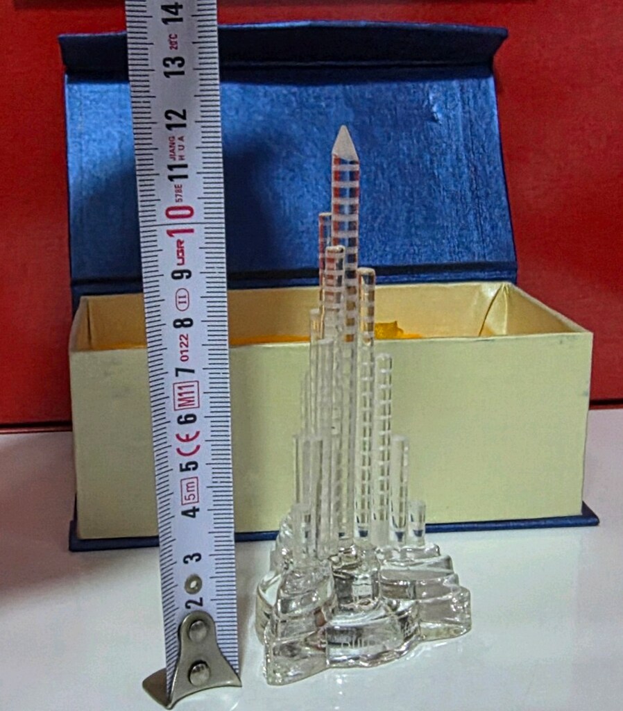 Kristal ışıklı Burç Halife Burj Khalifa. Sıfır kutusunda. Adet fiyatı - 7