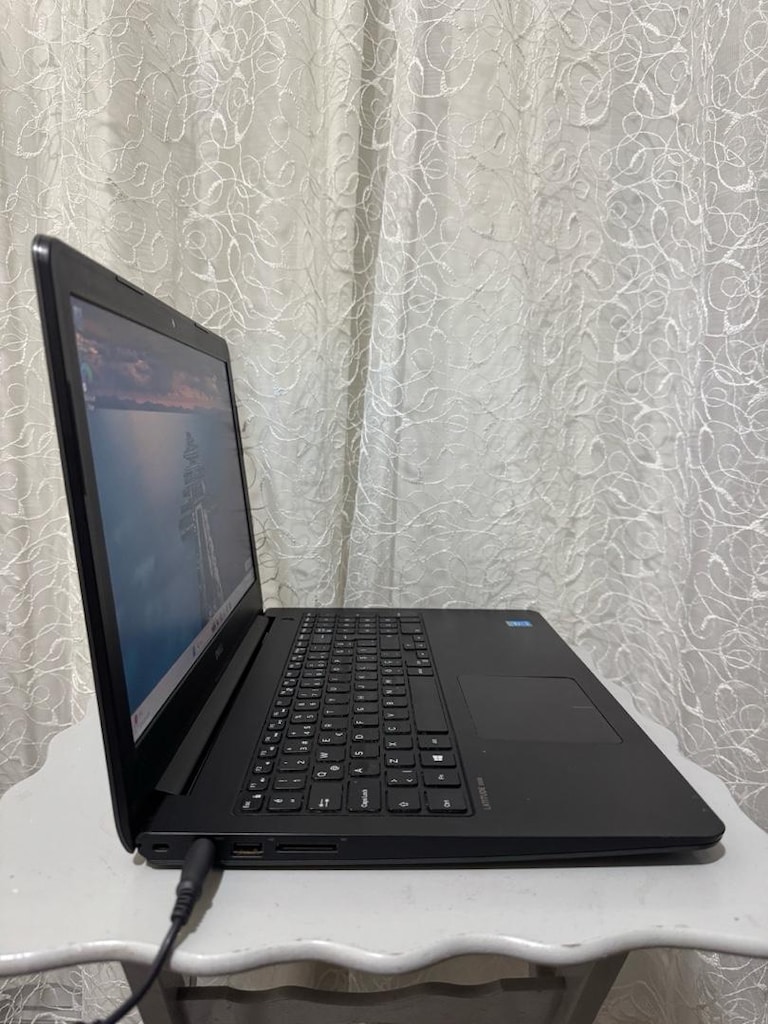 DELL Latitude 3550 - 2