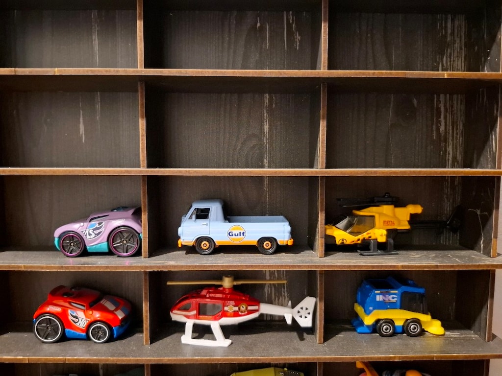 Hot Wheels & Matchbox + Ahşap Standı - 6