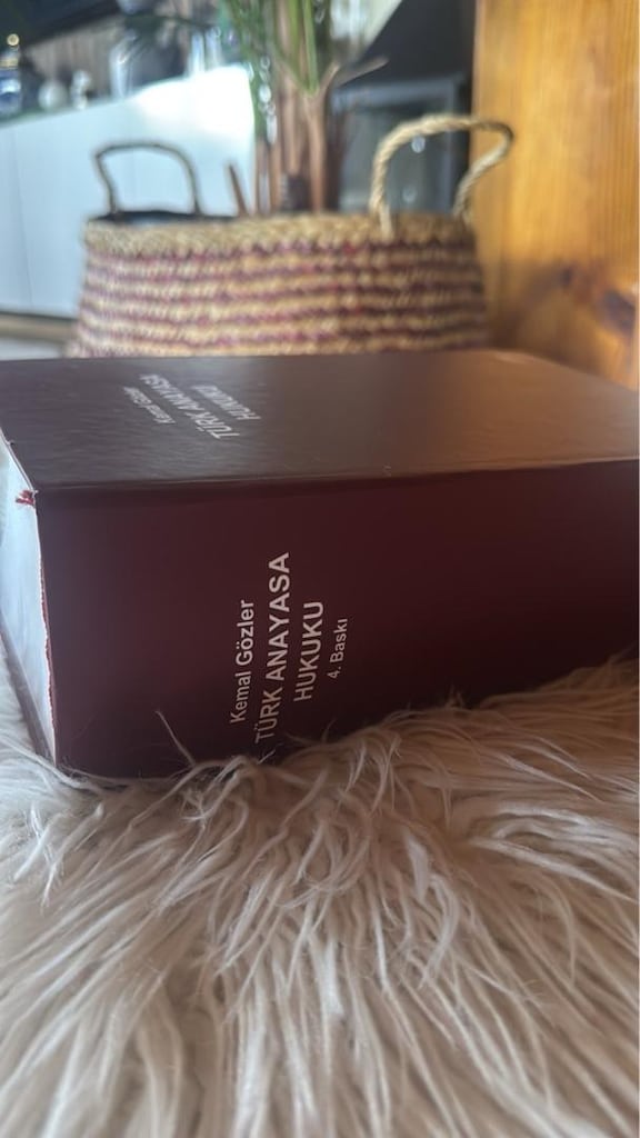 Türk anayasa Hukuku yeni gibi kitap - 2