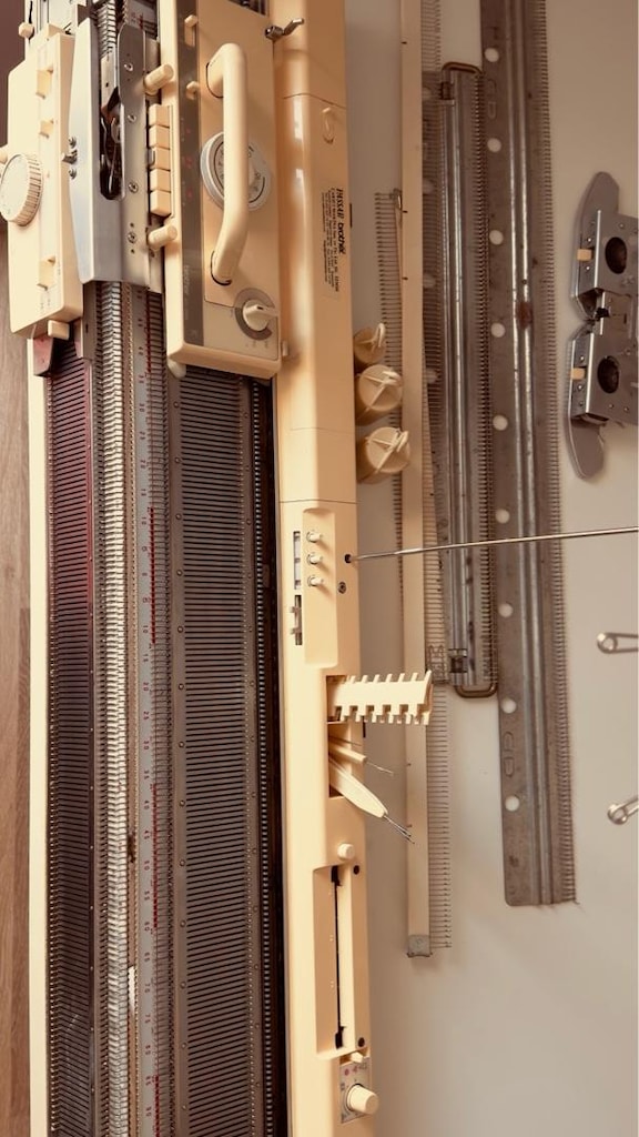 Brother KH-868 + KR-830 Örgü Makinesi Seti - 3