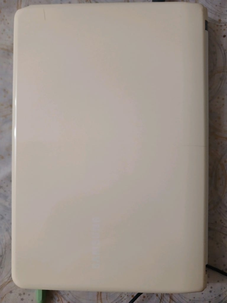 Samsung NC110 Notebook (minibook) - 10