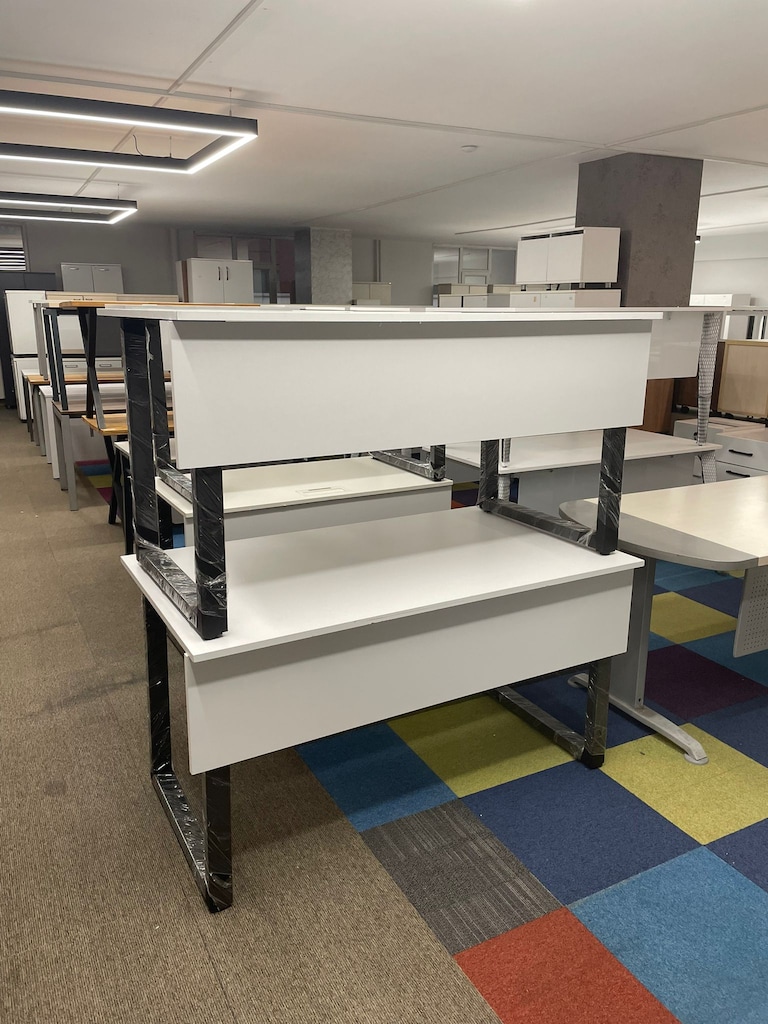 KLAS OFİS ÜSKÜDAR 140x80 BEYAZ ÇALIŞMA MASASI SIFIR ÜRÜN - 2