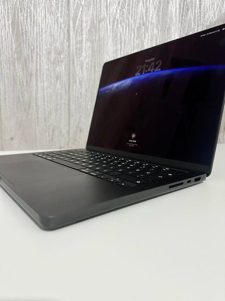 MacBook Pro 14 inç M4 Pro 24GB/512GB 12CPU/16GPU 19 Devir Garantili - 5