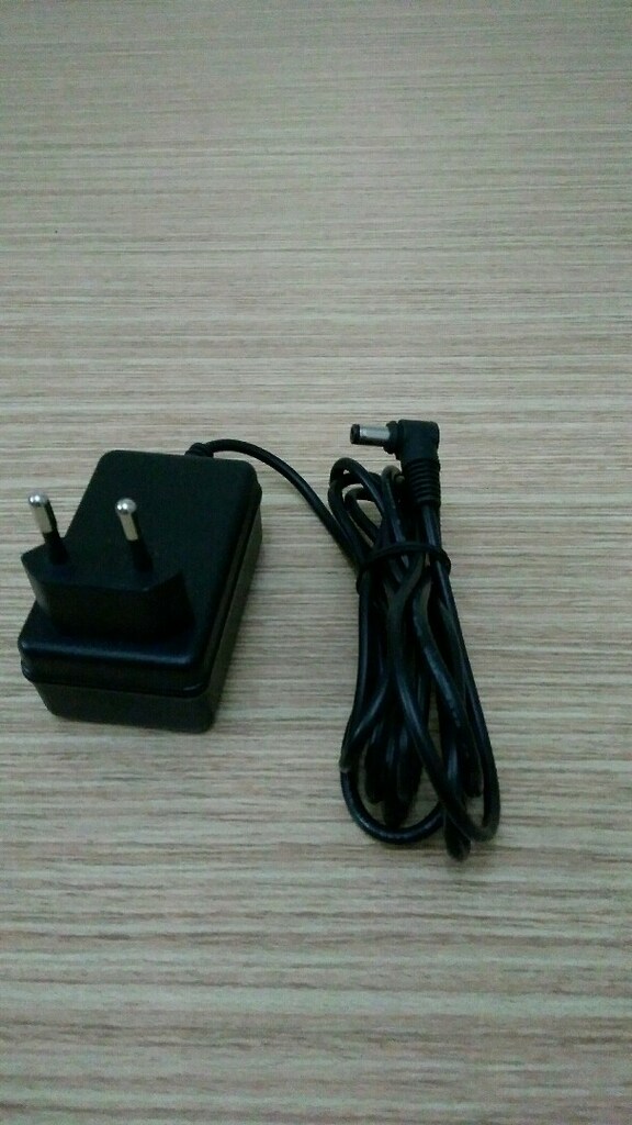 Siyah renk şarj Adaptörü, 8 volt 2,25 Amper - 4