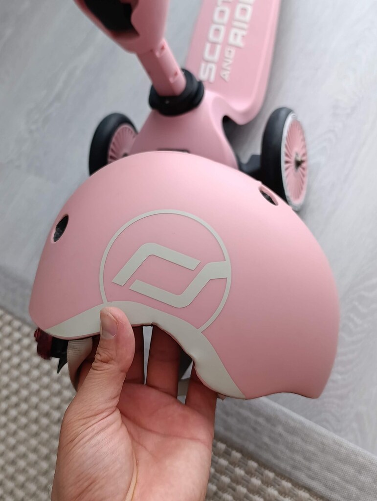 Scoot and Ride pembe oturaklı scooter ve kaskı - 3