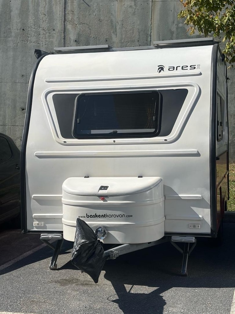 Ailece Keyifle Kullanılmış, Temiz ve Bakımlı Çekme Karavan - 4