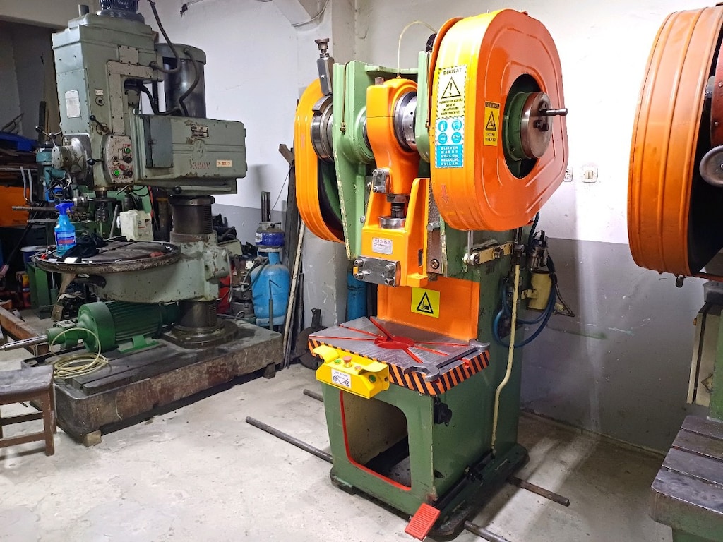 60 TON ŞAHİN MARKA ANGARAJLI EKSANTRİK PRES - 2