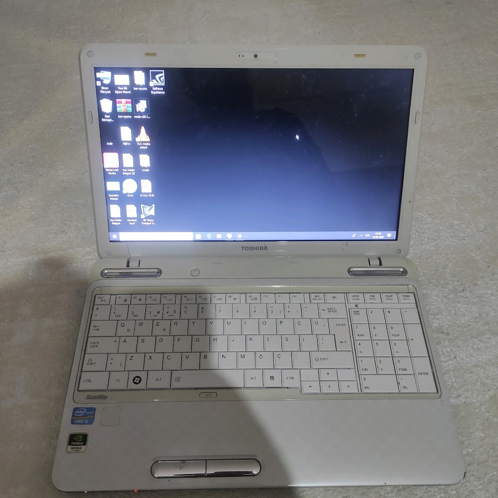 Toshiba Laptop - 5