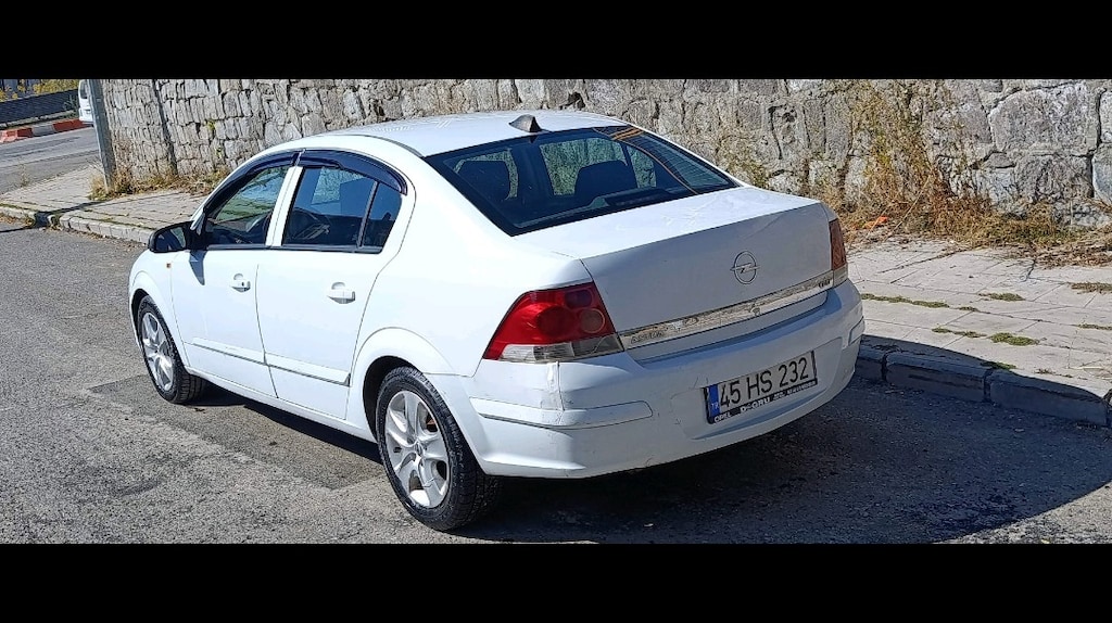 2008 MODEL 1.3 OPEL ASTRA SEDAN - 9