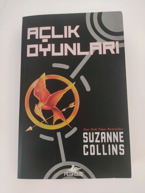AÇLIK OYUNLARI SUZANNE COLLINS roman kitap macera fantastik polisiye