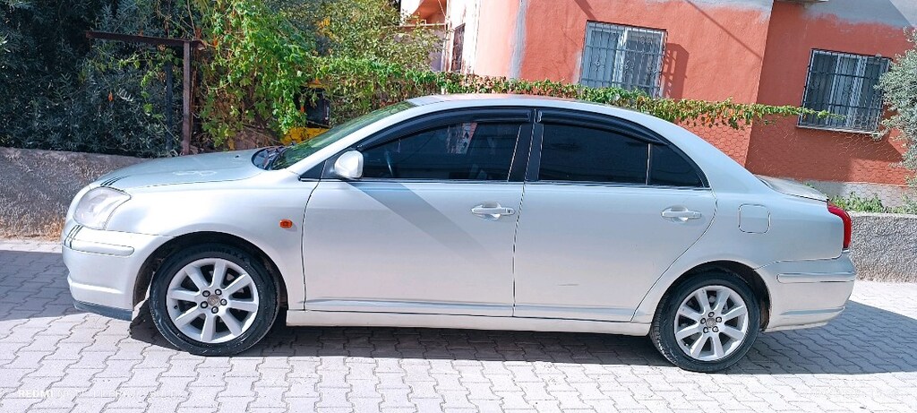 satılık temiz 2004 model Toyota Avensis - 2