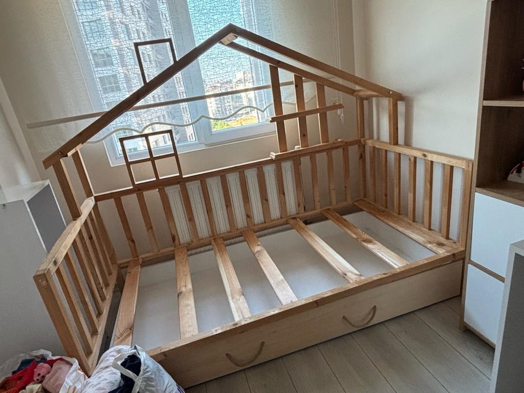 çekmeceli montessori karyola