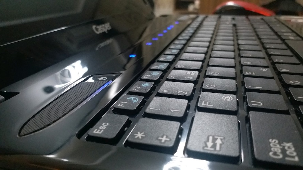 Sayfama Bakın... Tertemiz Mavi Işıklı Güçlü Nirvana i5 - 8gb RAM - SSD - 5