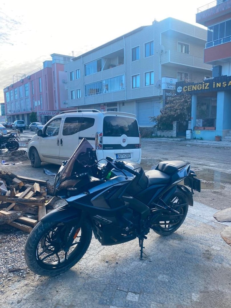 bajaj pulsarRS200 /2023 acil satılık - 4